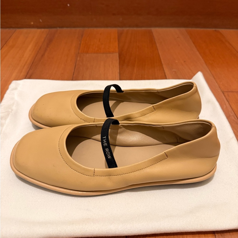 The Row Women's Beige Ballet Flats